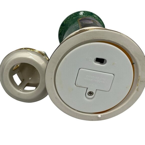 Thomas Kinkade Rock of Salvation Light Up Porcelain Lighthouse 2004 - Picture 15 of 16